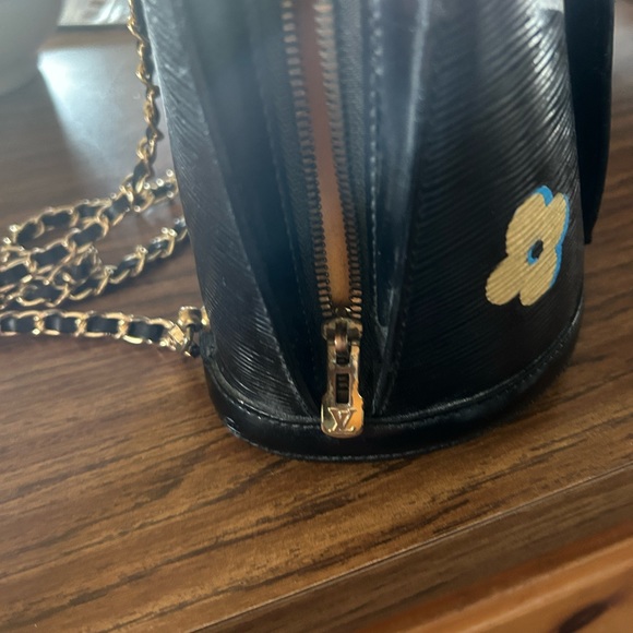 Louis Vuitto Epi Gobelins Backpack custom, painted with generic straps - Picture 6 of 17